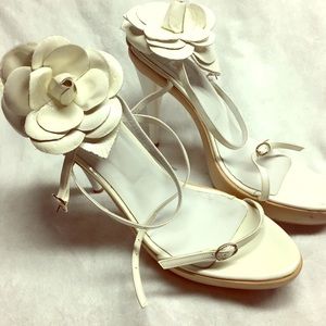 D & G white rose heel